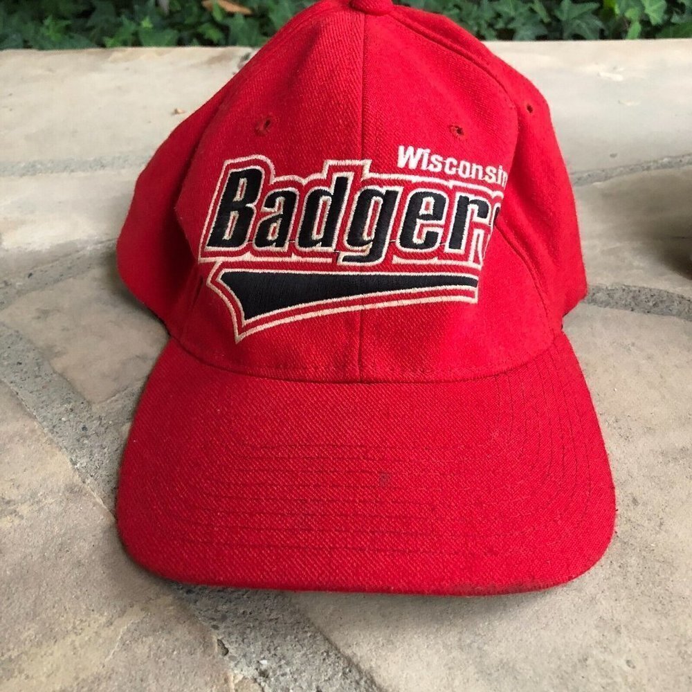 Vintage 90s STARTER Wisconsin Badgers Fitted Hat Size 2 7 -7 3/4 Red Cap Wool‍